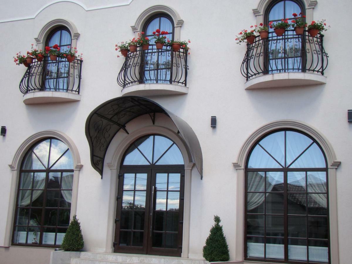 Casa Hora Hotel Suceava Exterior photo